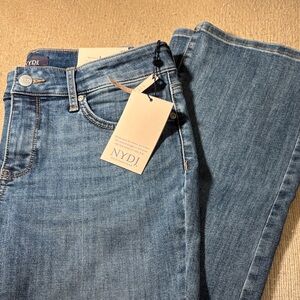 NWT, NYDJ Straight Leg Jeans in Light Blue Wash, size 8P
